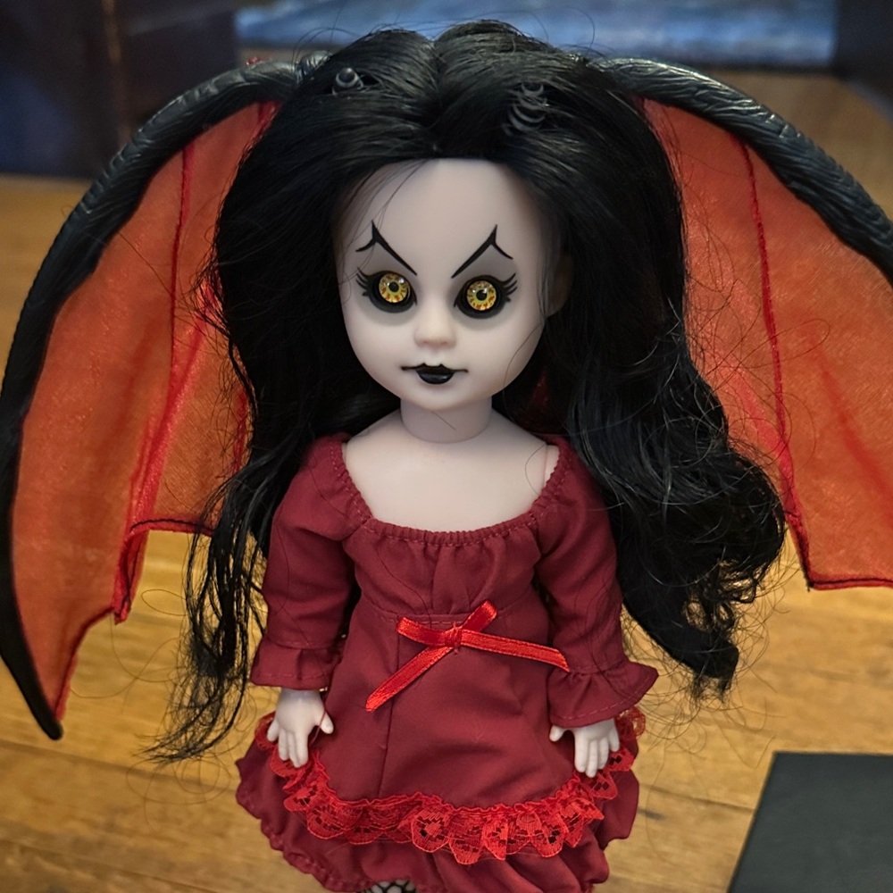 Living Dead Dolls Resurrection VI Demonique variant - Picture 2 of 4